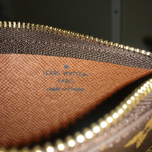 Brand New Louis Vuitton Key Pouch in Monogram - Picture 3 of 4